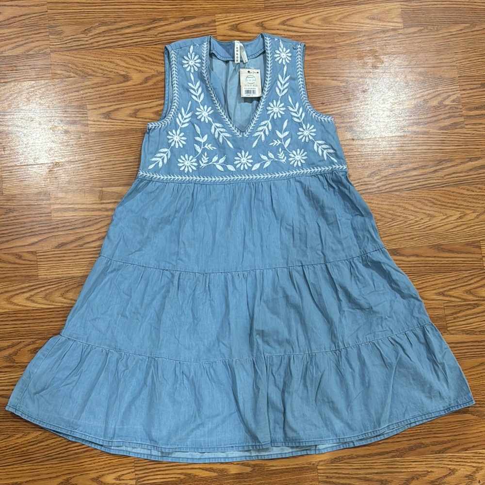 Ladies Sleeveless Dress